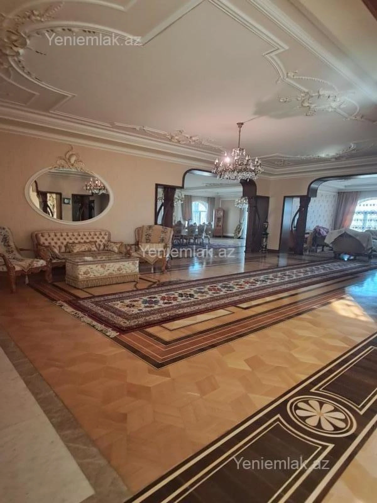 Satılır 12 otaqlı həyət evi 3000 m²