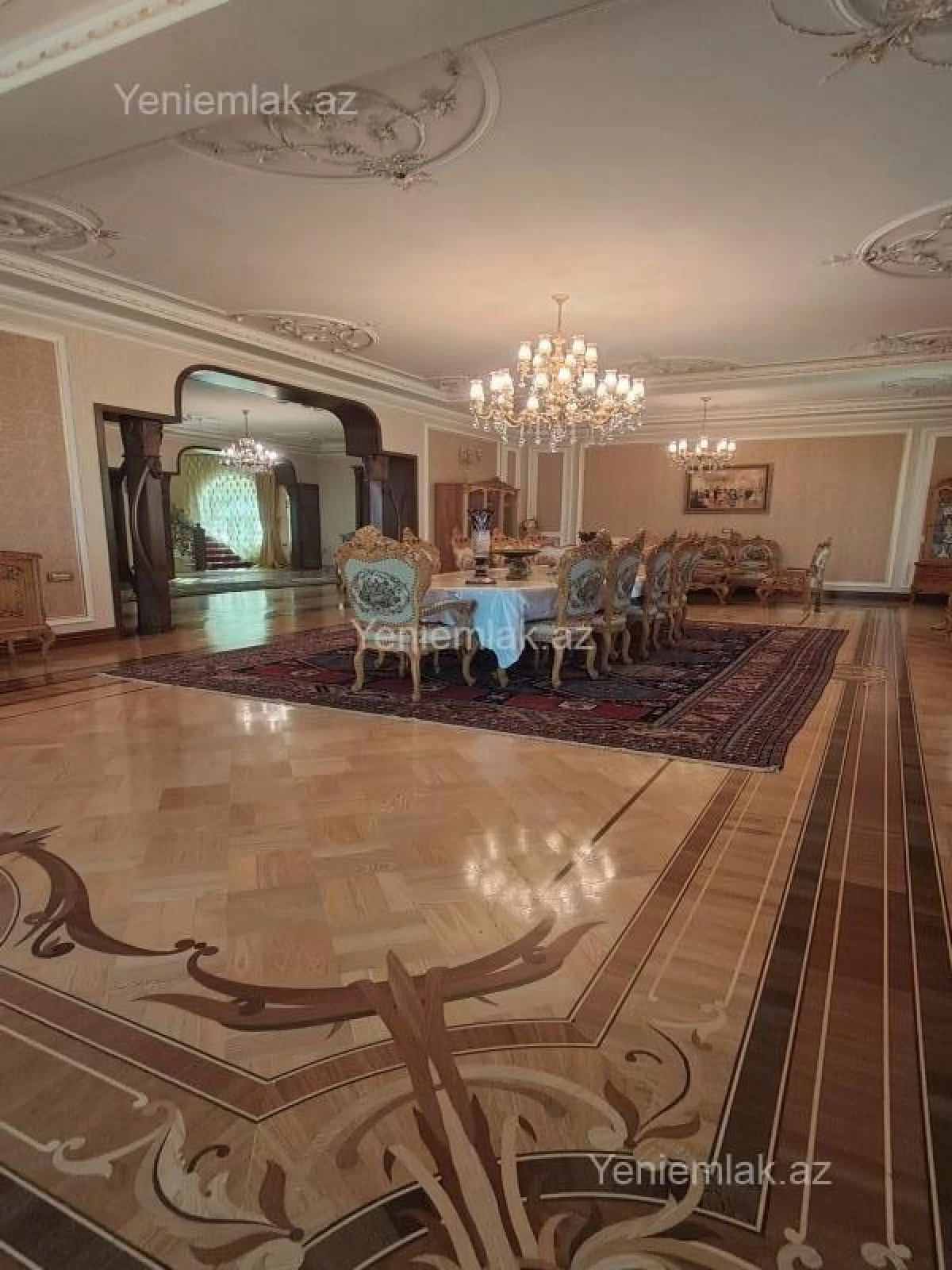 Satılır 12 otaqlı həyət evi 3000 m²