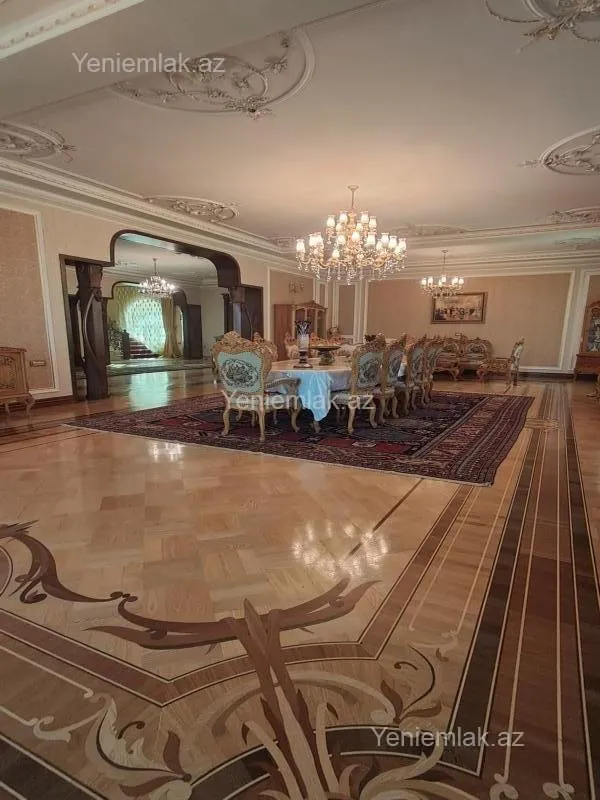 Satılır 12 otaqlı həyət evi 3000 m²