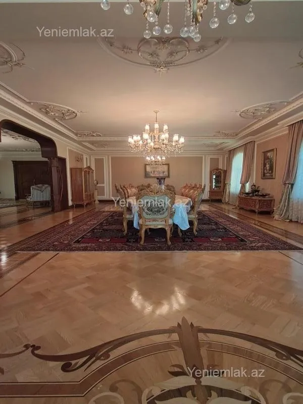 Satılır 12 otaqlı həyət evi 3000 m²