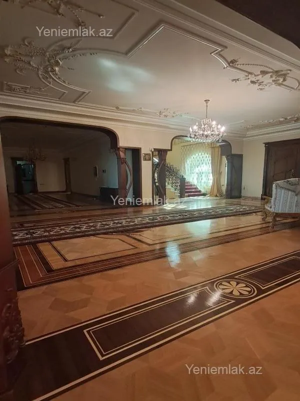 Satılır 12 otaqlı həyət evi 3000 m²