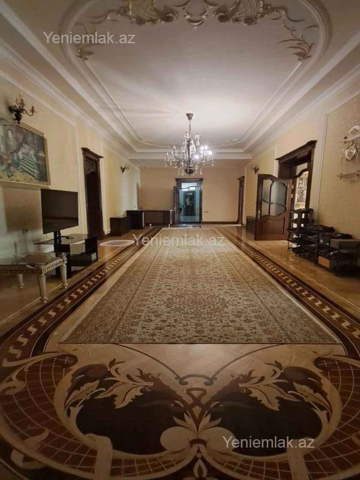 Satılır 12 otaqlı həyət evi 3000 m²