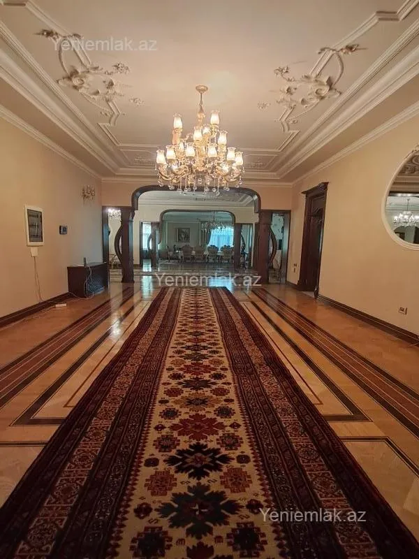 Satılır 12 otaqlı həyət evi 3000 m²