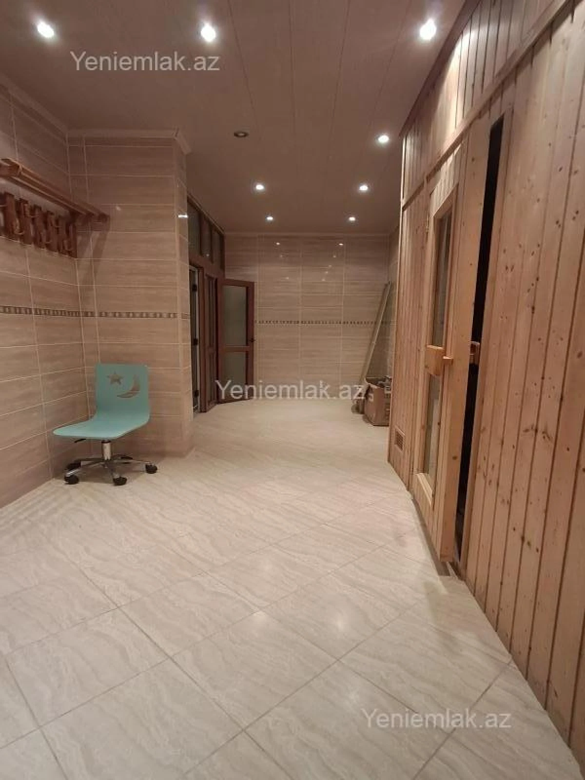 Satılır 12 otaqlı həyət evi 3000 m²