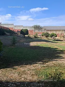 Satılır 12 otaqlı həyət evi 3000 m²