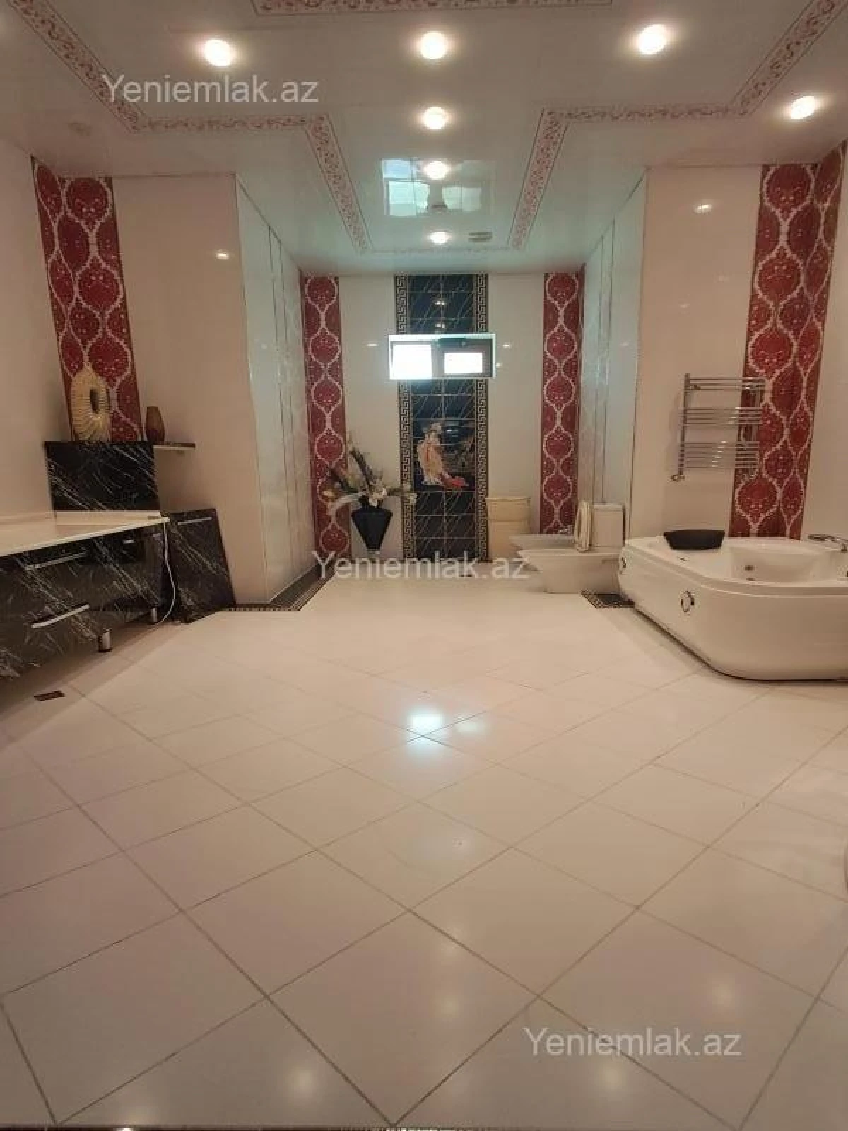 Satılır 12 otaqlı həyət evi 3000 m²