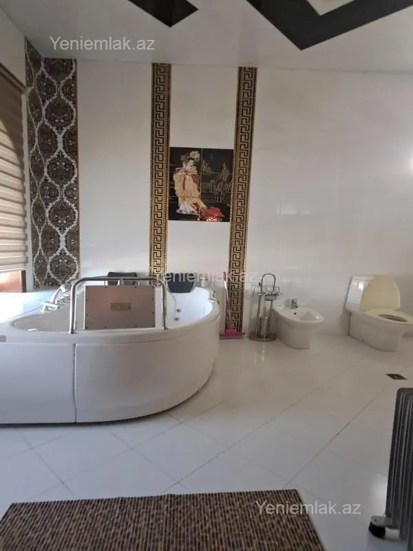 Satılır 12 otaqlı həyət evi 3000 m²