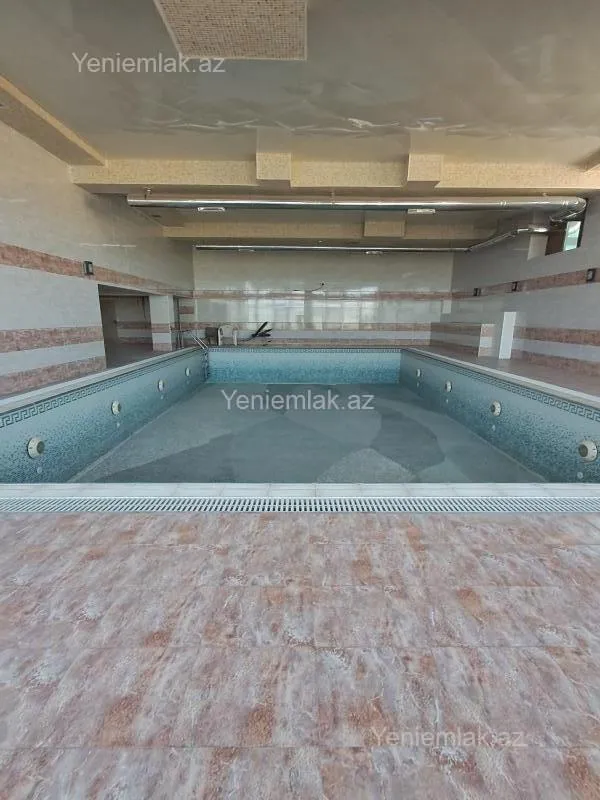 Satılır 12 otaqlı həyət evi 3000 m²