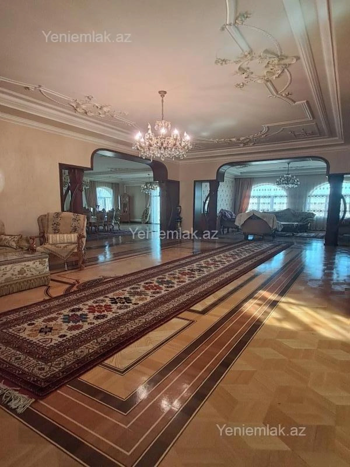 Satılır 12 otaqlı həyət evi 3000 m²
