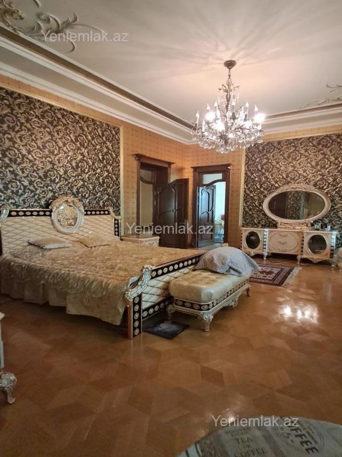 Satılır 12 otaqlı həyət evi 3000 m²