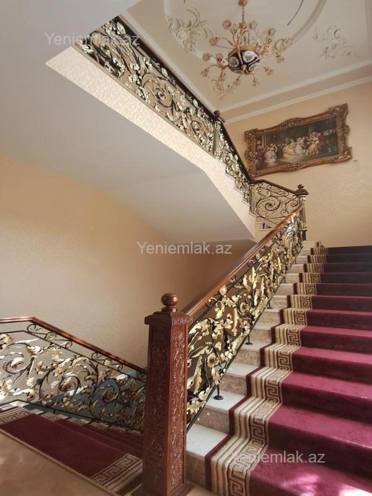 Satılır 12 otaqlı həyət evi 3000 m²