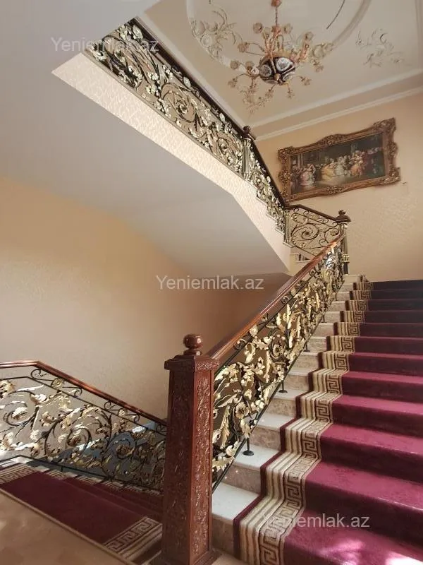 Satılır 12 otaqlı həyət evi 3000 m²