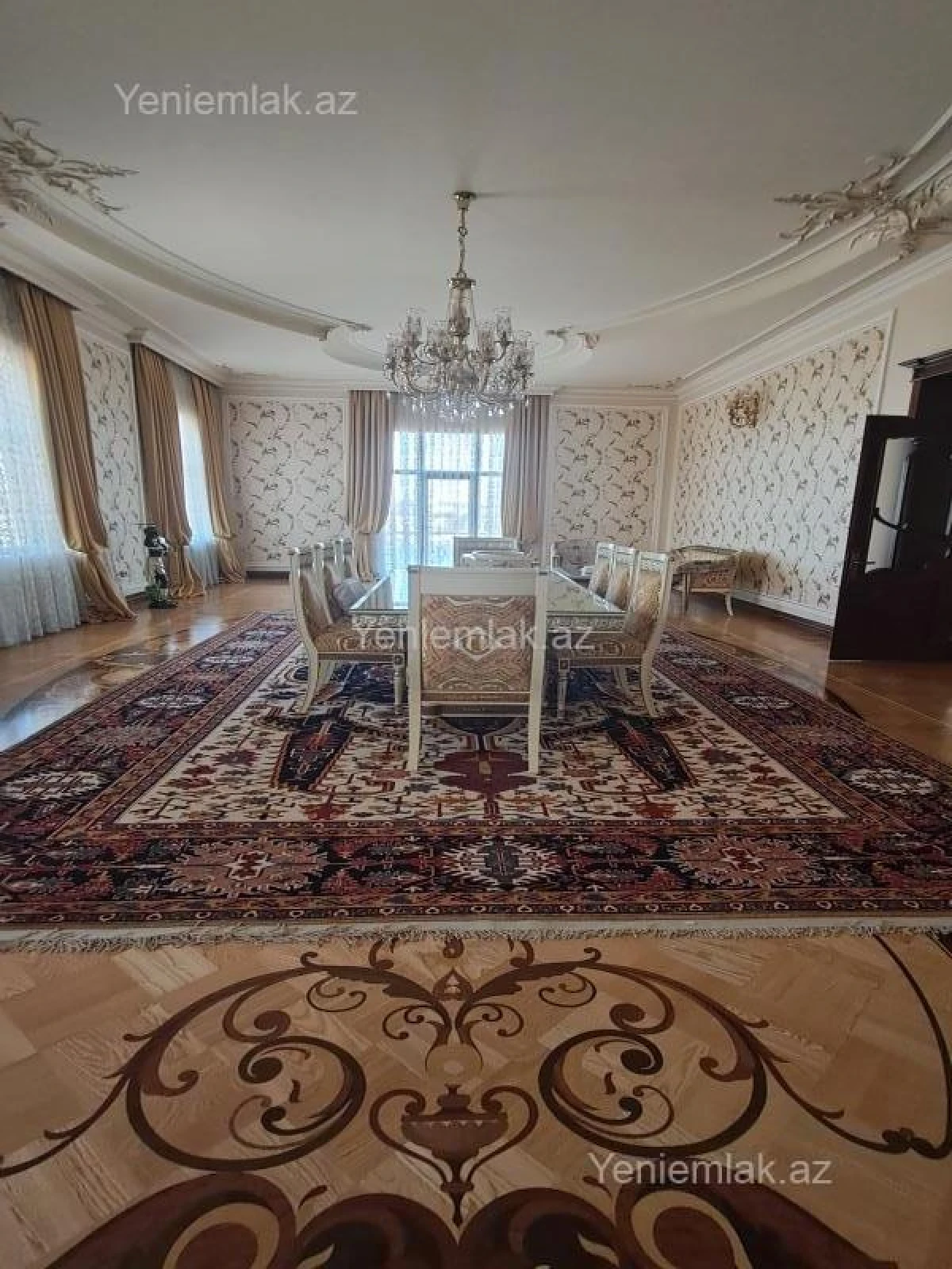 Satılır 12 otaqlı həyət evi 3000 m²