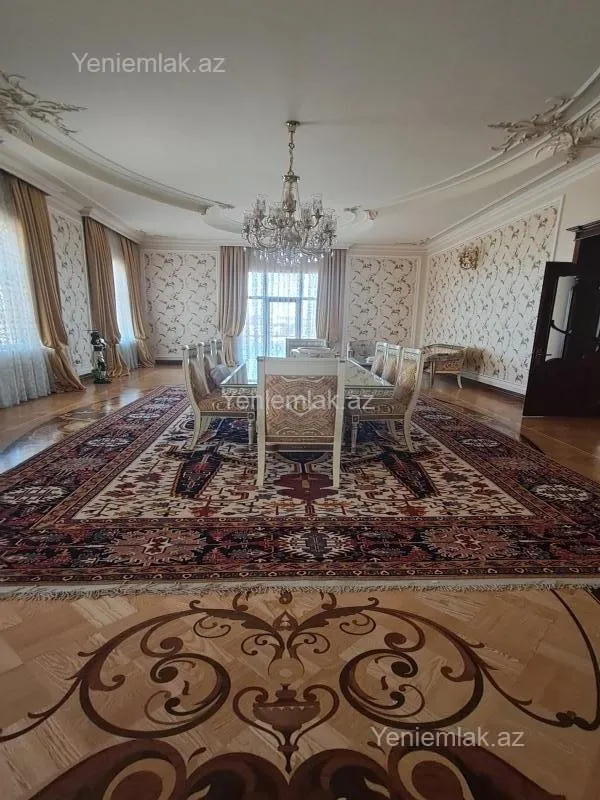 Satılır 12 otaqlı həyət evi 3000 m²