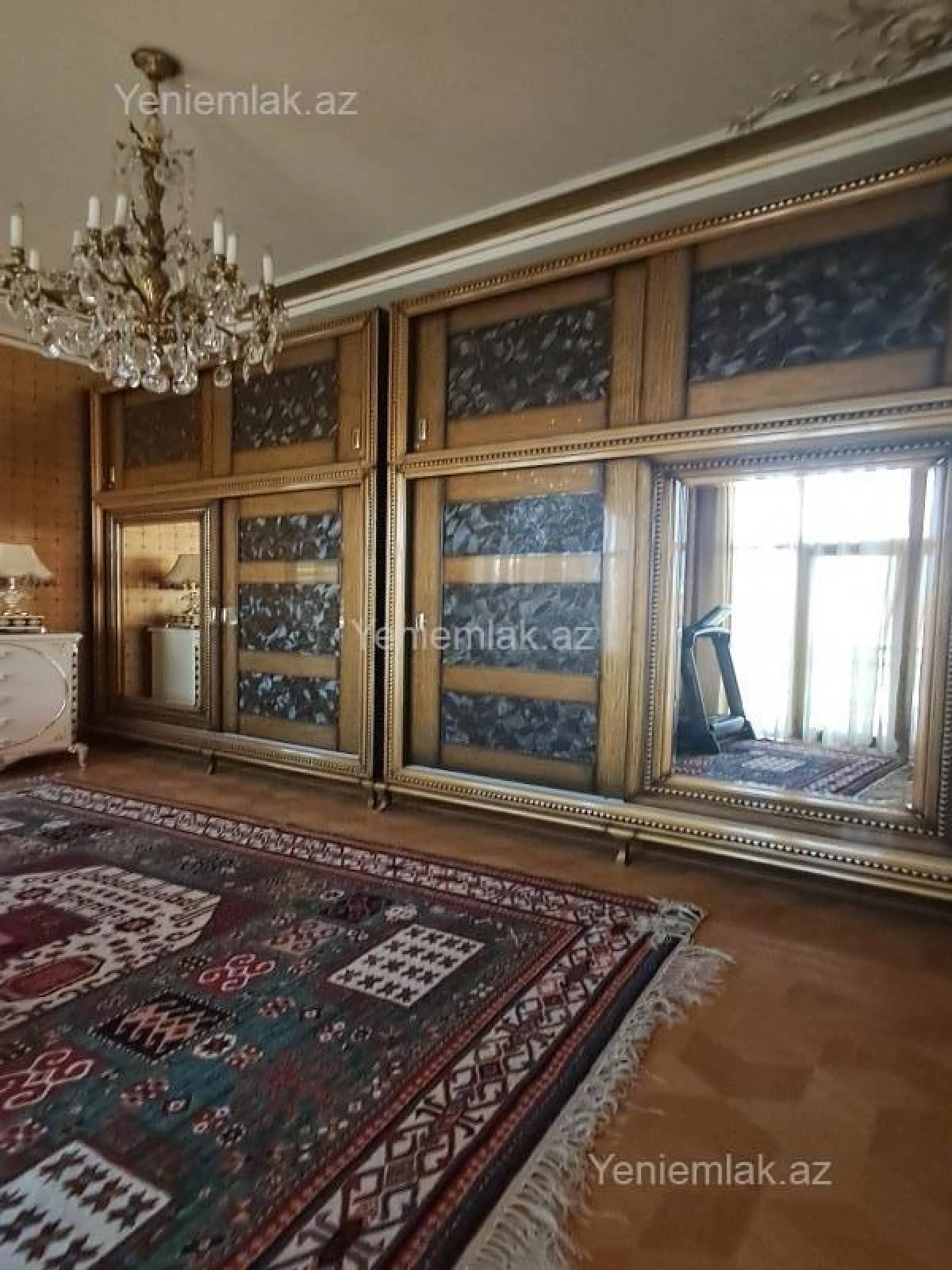 Satılır 12 otaqlı həyət evi 3000 m²