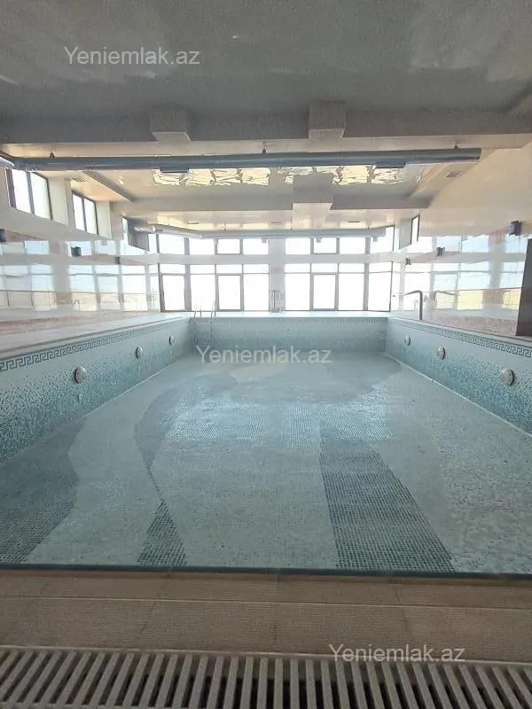 Satılır 12 otaqlı həyət evi 3000 m²