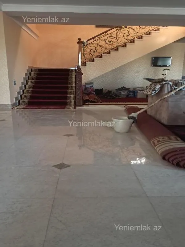 Satılır 12 otaqlı həyət evi 3000 m²