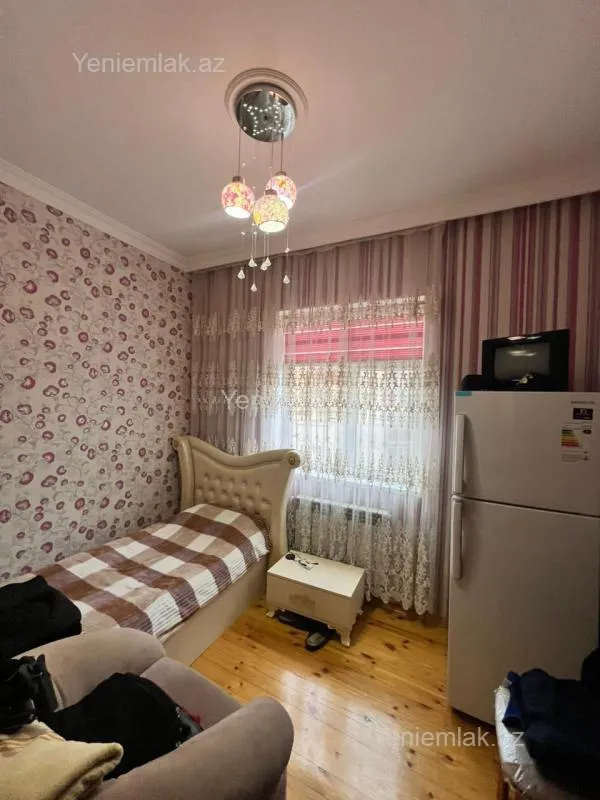 Satılır 7 otaqlı həyət evi 230 m²