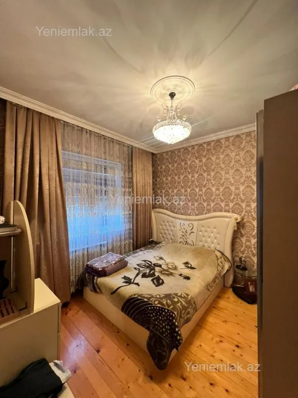 Satılır 7 otaqlı həyət evi 230 m²