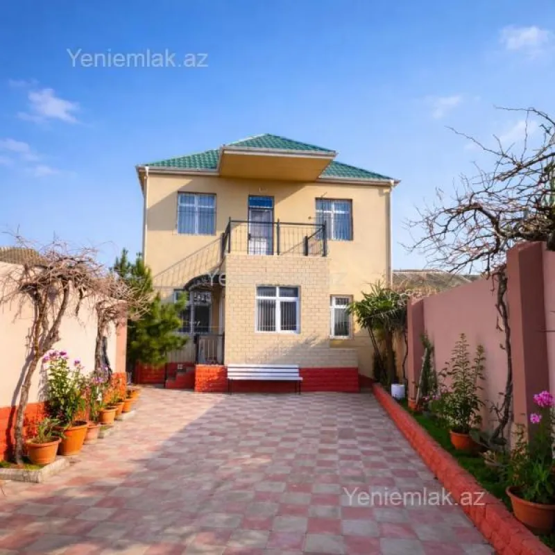 Satılır 7 otaqlı həyət evi 230 m²