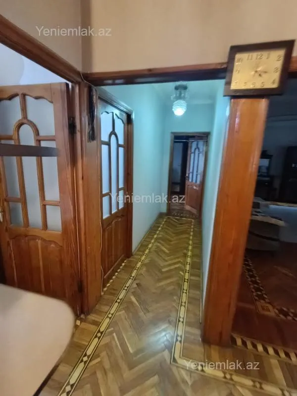 Satılır 4 otaqlı köhnə tikili 125 m²