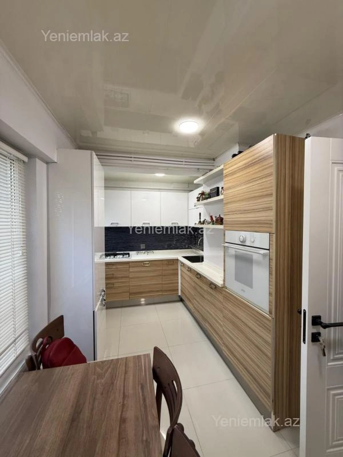 Satılır 2 otaqlı köhnə tikili 70 m²
