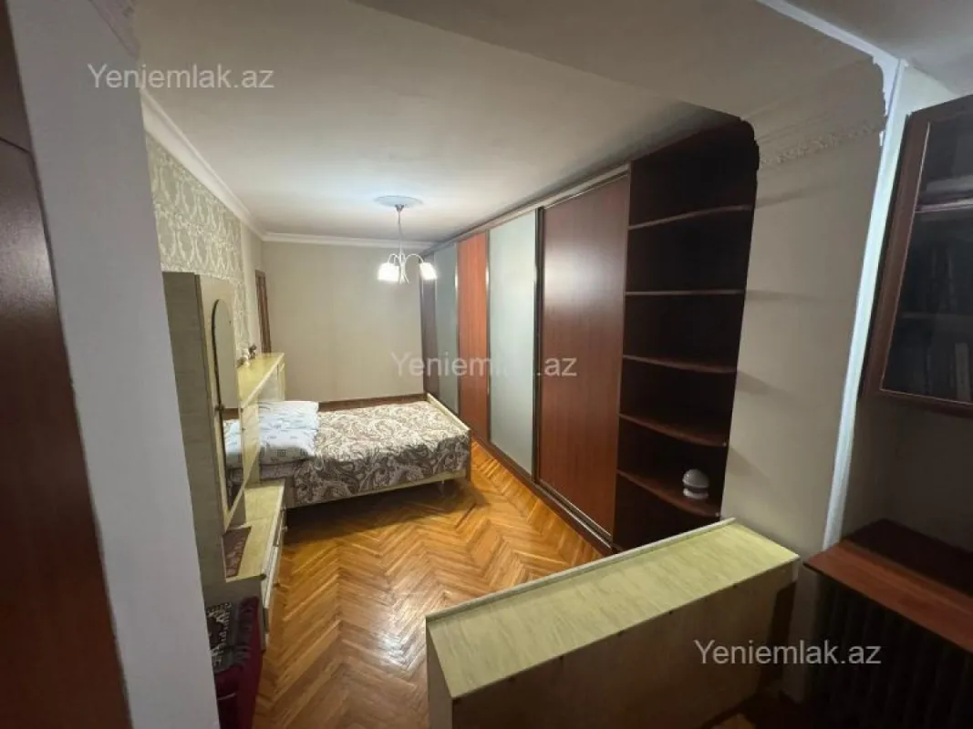 Satılır 4 otaqlı köhnə tikili 110 m²