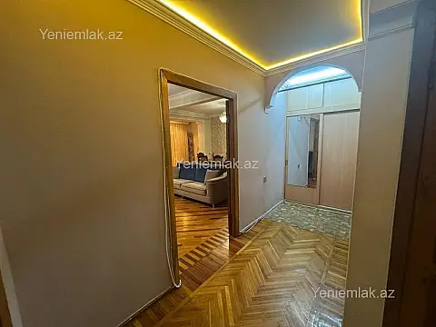 Satılır 4 otaqlı köhnə tikili 110 m²