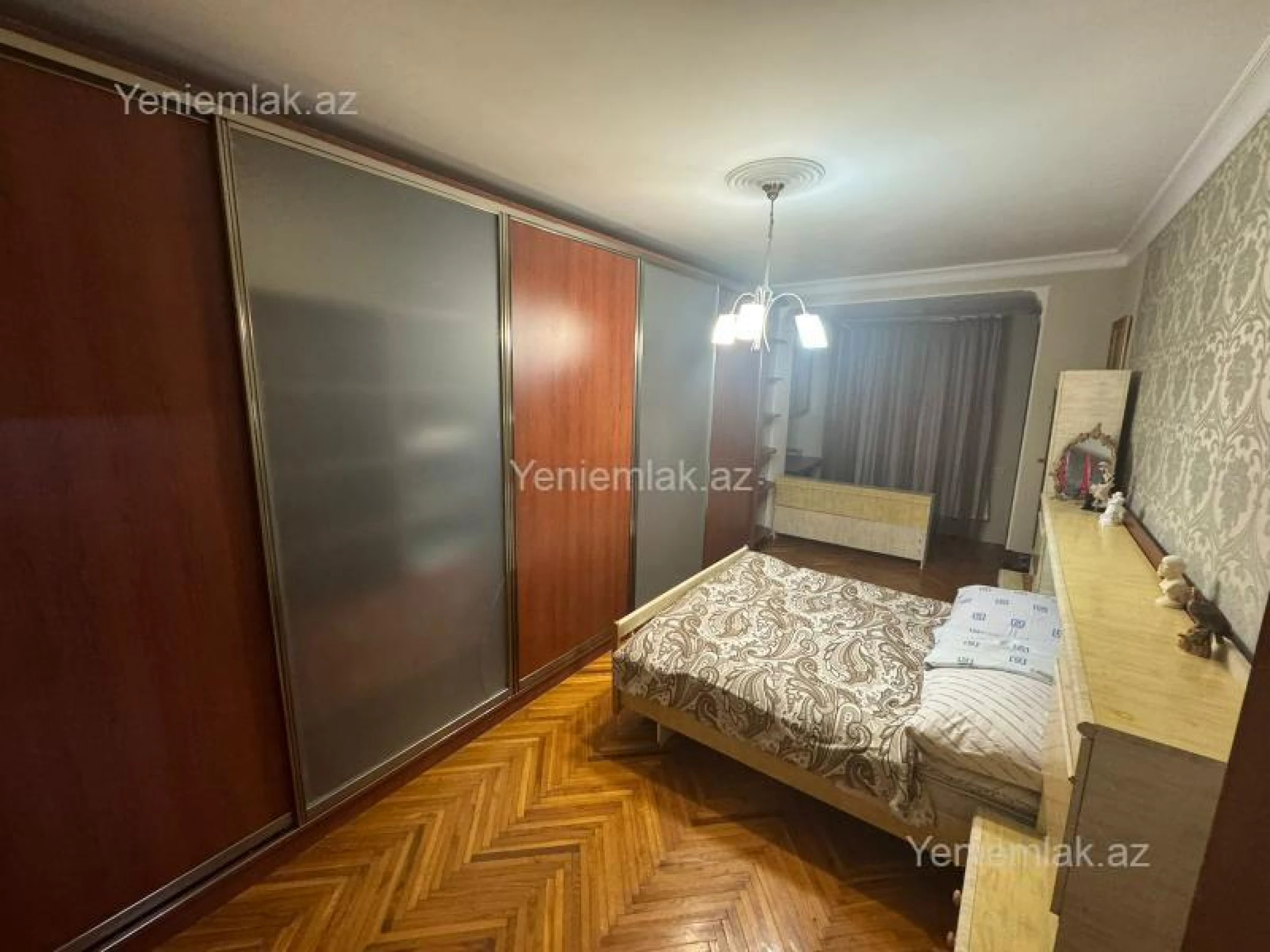 Satılır 4 otaqlı köhnə tikili 110 m²