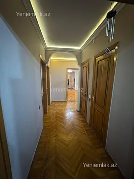 Satılır 4 otaqlı köhnə tikili 110 m²