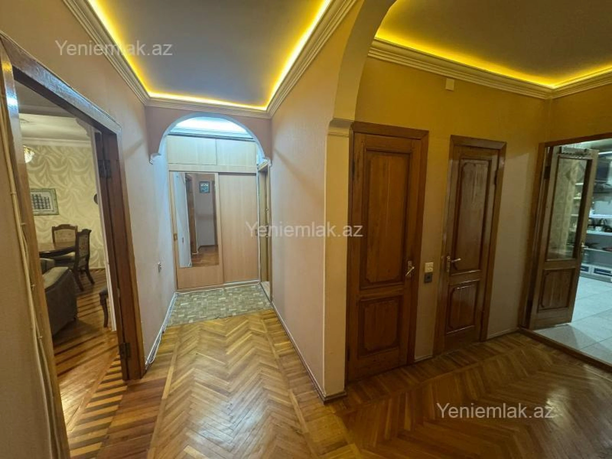 Satılır 4 otaqlı köhnə tikili 110 m²