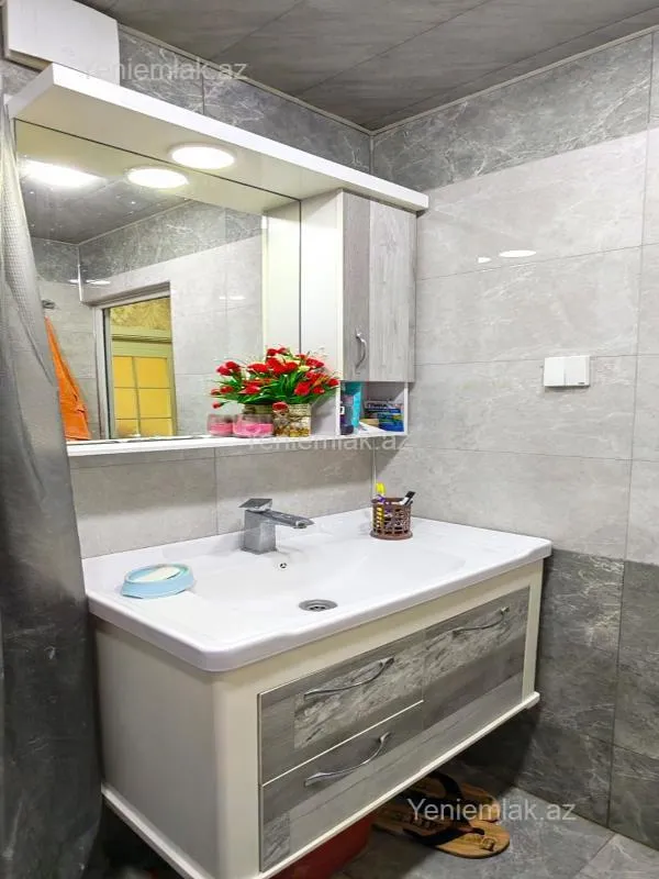 Satılır 3 otaqlı köhnə tikili 60 m²