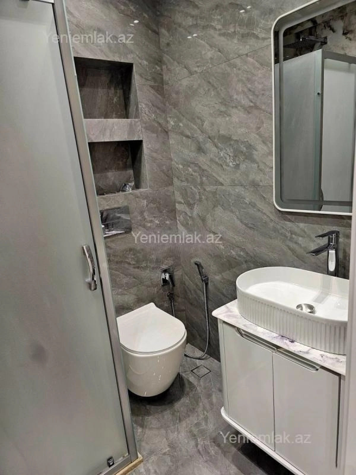 Satılır 2 otaqlı köhnə tikili 60 m²