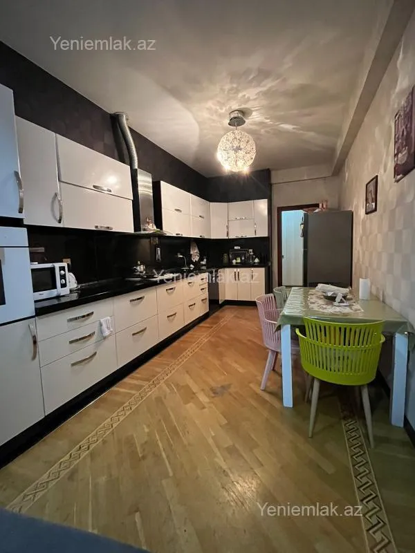 Satılır 4 otaqlı yeni tikili 170 m²