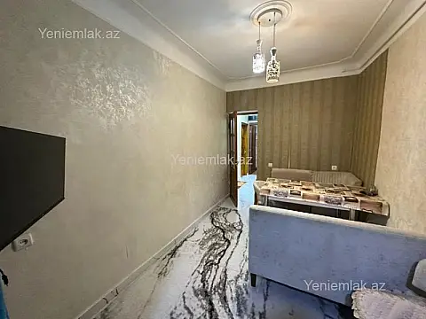 Satılır 4 otaqlı köhnə tikili 120 m²