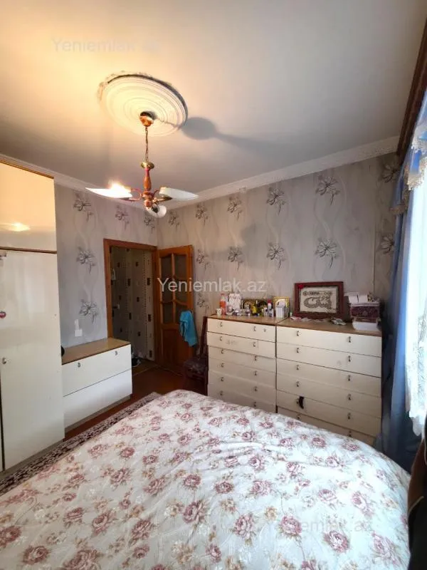 Satılır 6 otaqlı köhnə tikili 132 m²