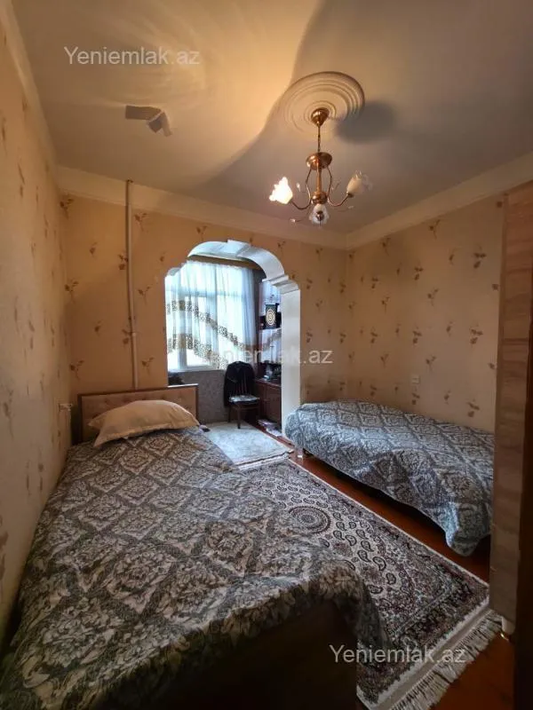 Satılır 6 otaqlı köhnə tikili 132 m²