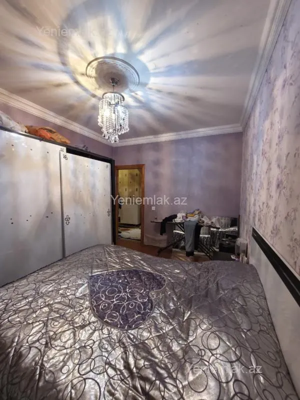 Satılır 6 otaqlı köhnə tikili 132 m²