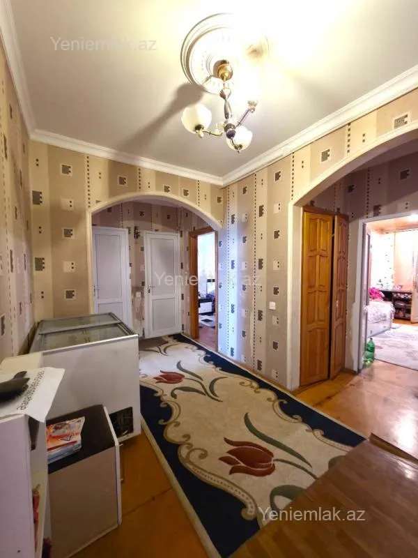 Satılır 6 otaqlı köhnə tikili 132 m²
