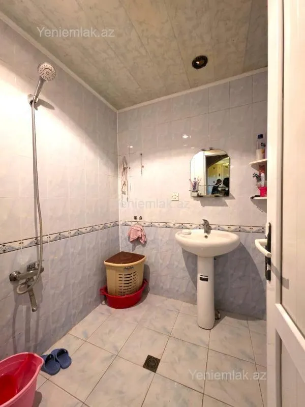 Satılır 6 otaqlı köhnə tikili 132 m²