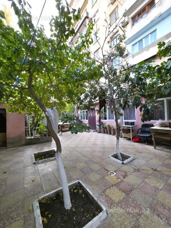 Satılır 6 otaqlı köhnə tikili 132 m²