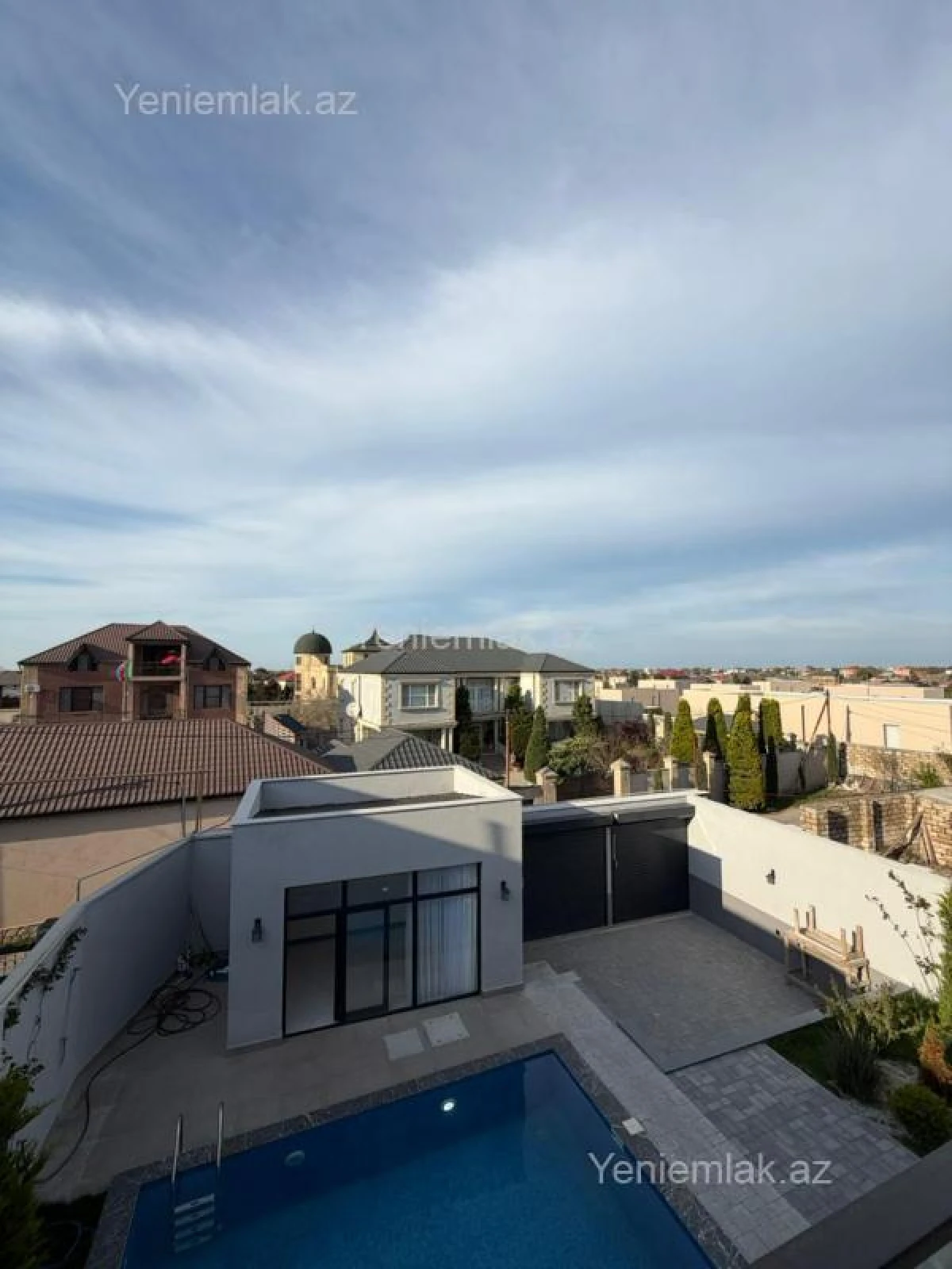 Satılır 5 otaqlı həyət evi 280 m²