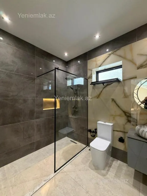 Satılır 5 otaqlı həyət evi 280 m²