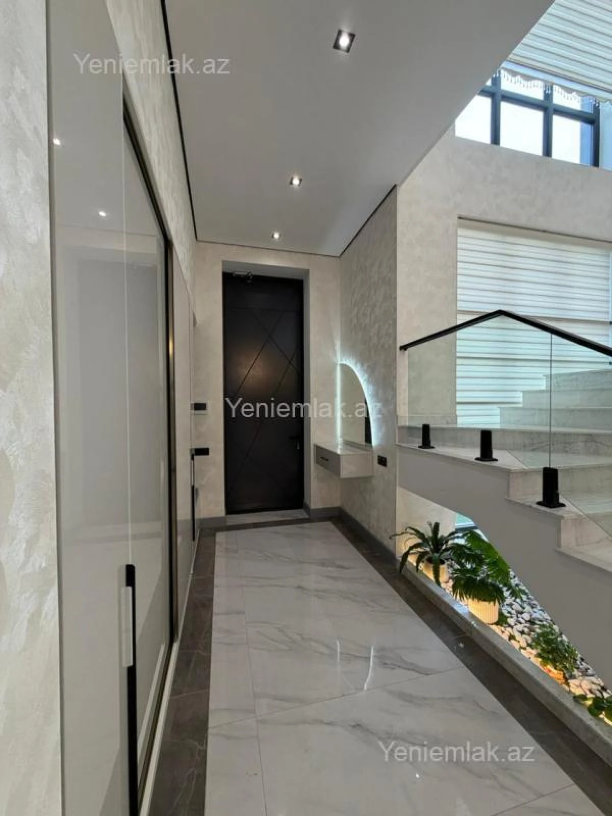 Satılır 5 otaqlı həyət evi 280 m²