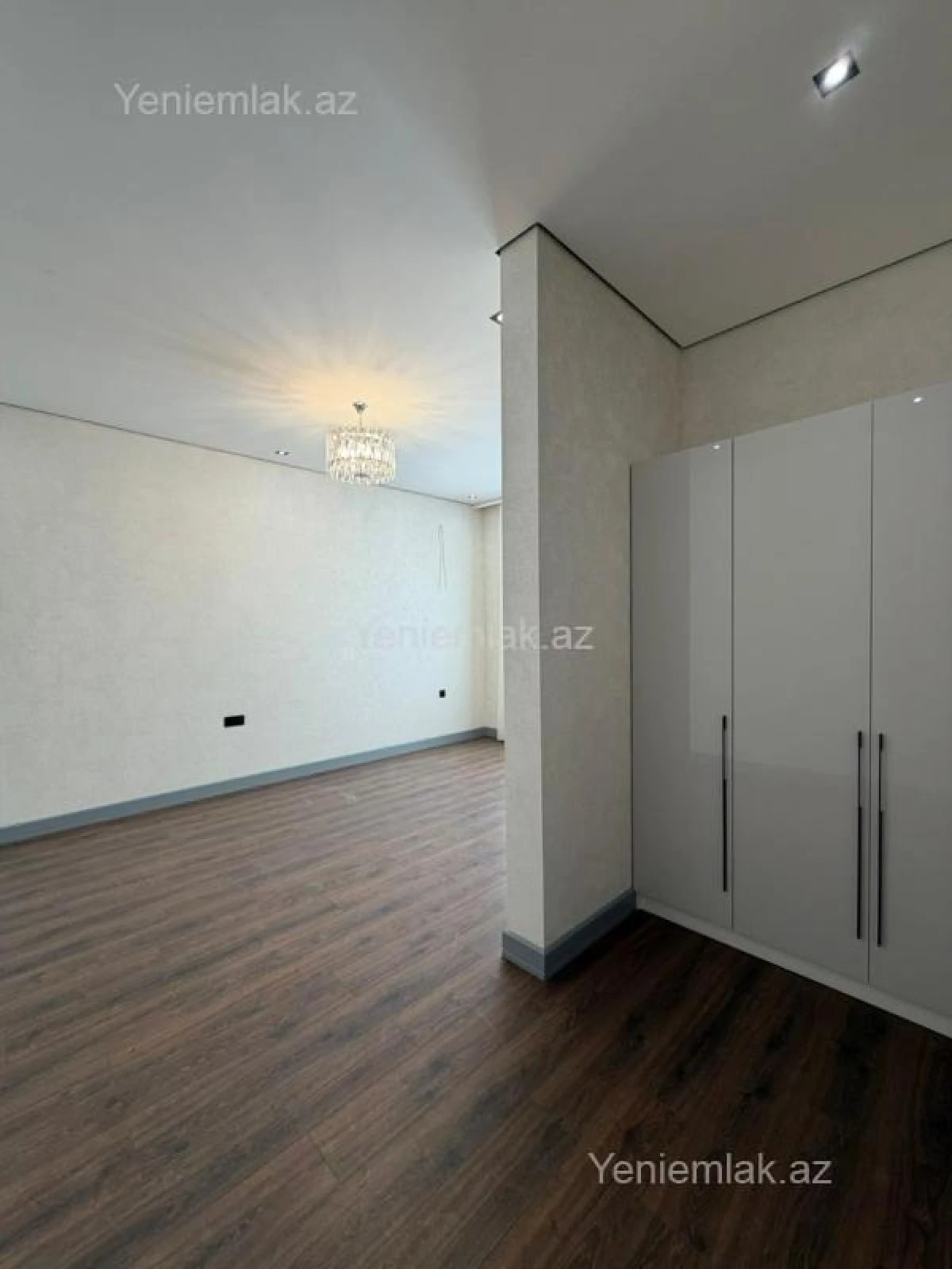 Satılır 5 otaqlı həyət evi 280 m²