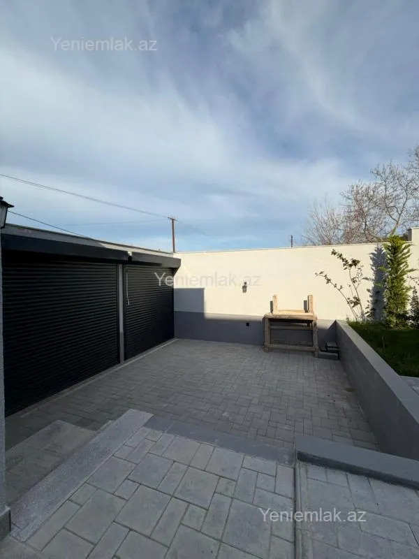 Satılır 5 otaqlı həyət evi 280 m²