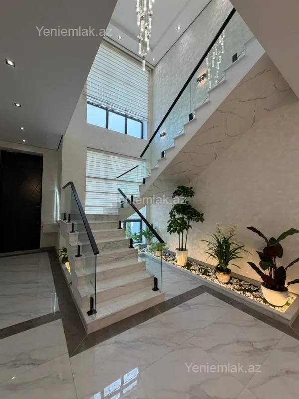 Satılır 5 otaqlı həyət evi 280 m²