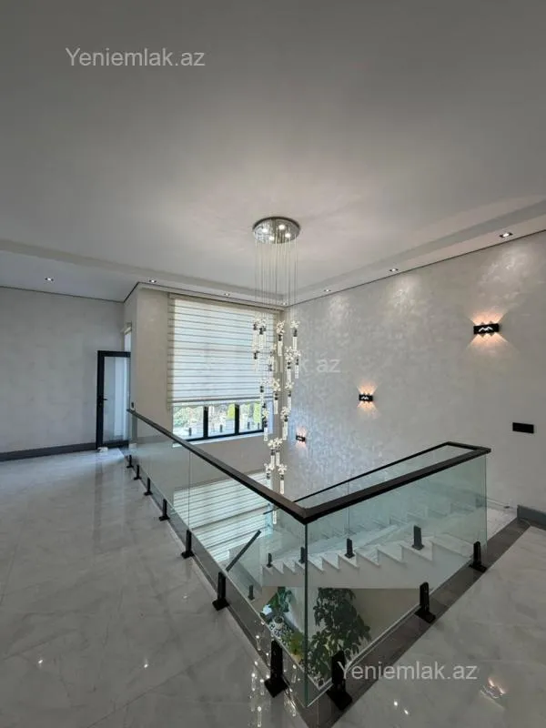 Satılır 5 otaqlı həyət evi 280 m²