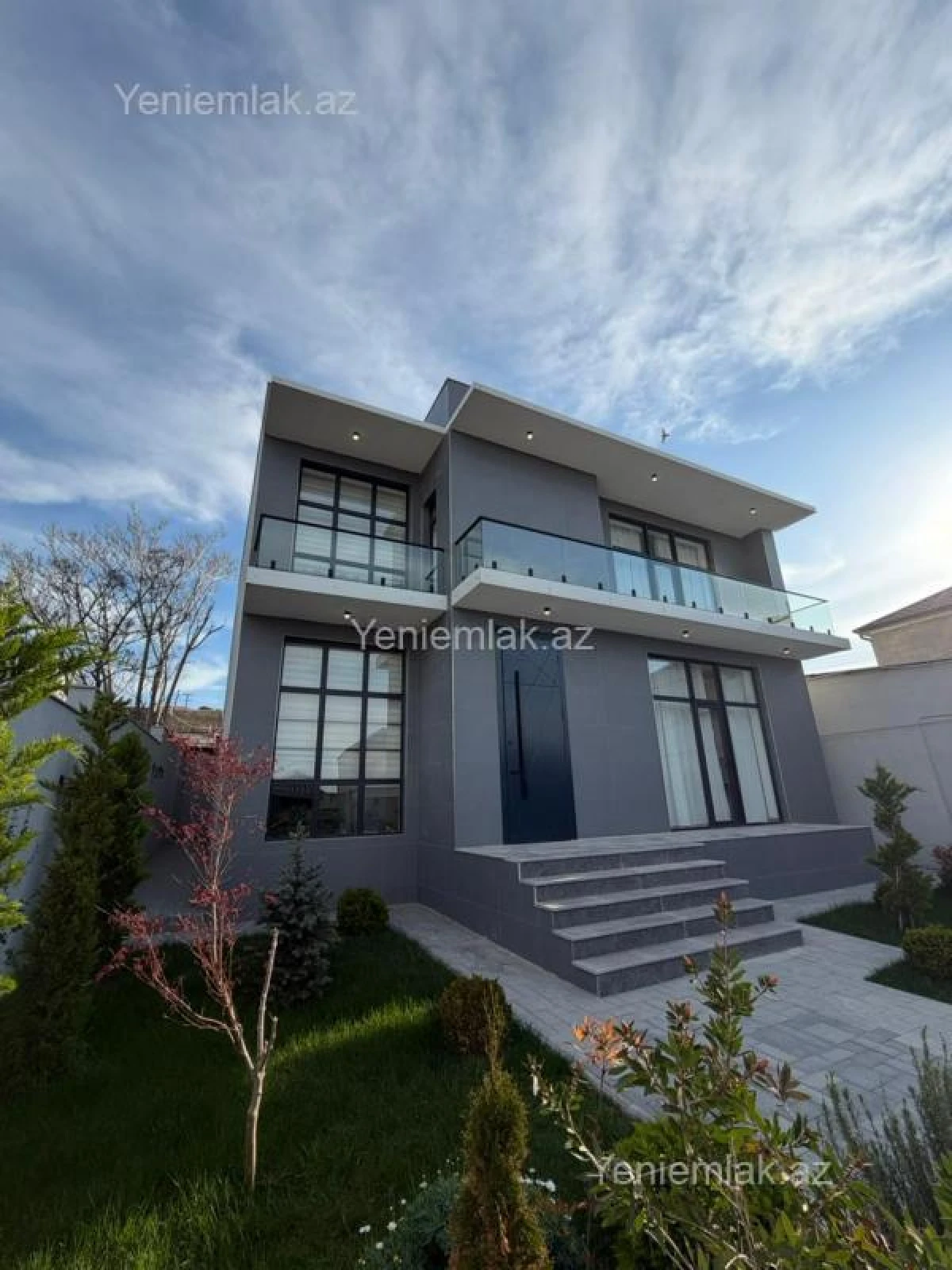 Satılır 5 otaqlı həyət evi 280 m²