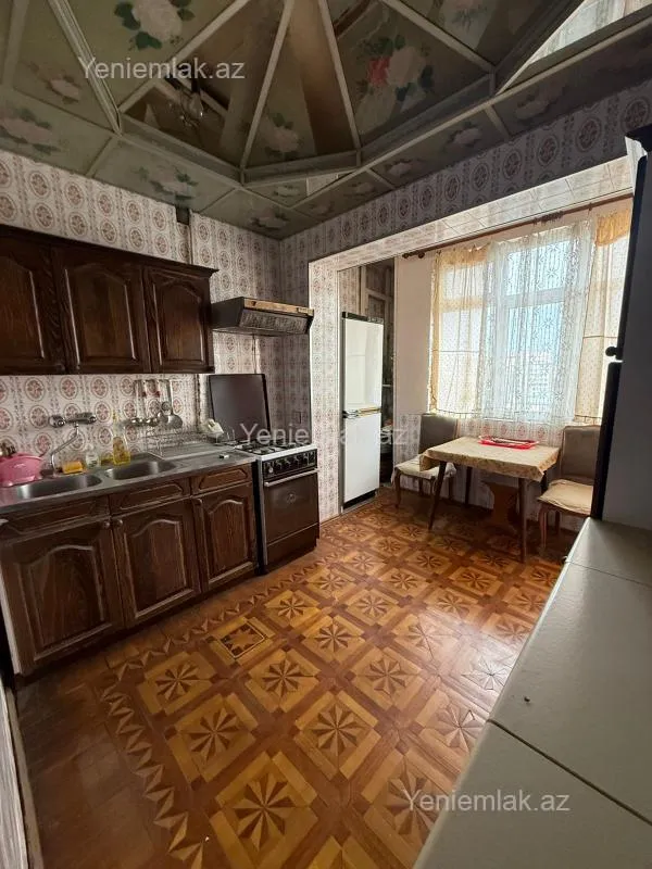 Satılır 5 otaqlı köhnə tikili 110 m²